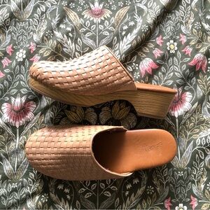 Universal Thread Brown Woven Mules